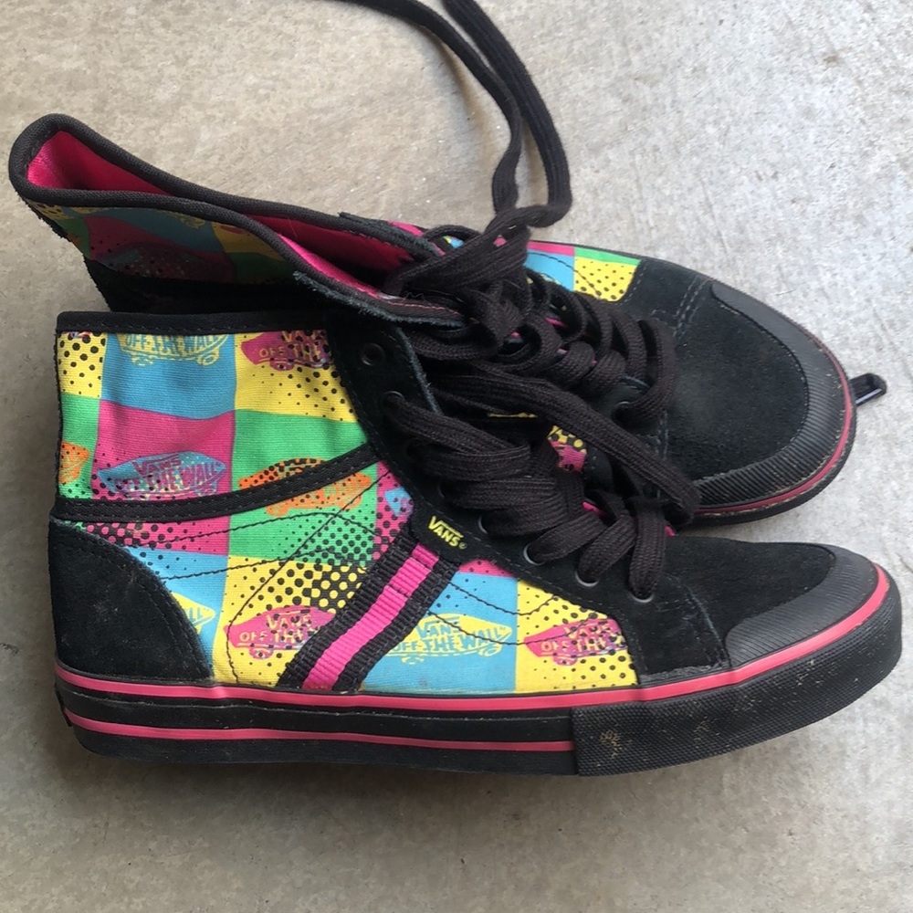 Vans Women Off The Wall Wellesley Multi-Color - Size 6
